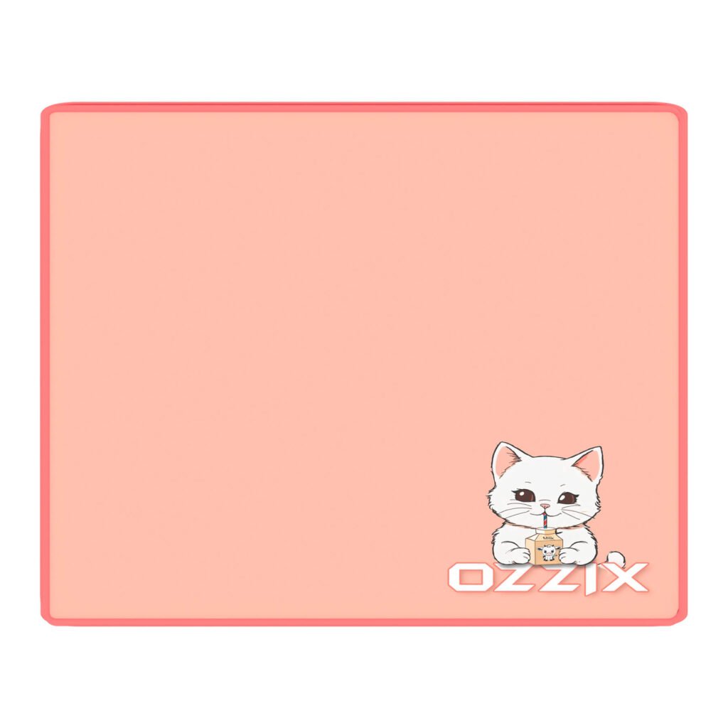 Mousepad gamer rosa Ozzix com bordas costuradas e estampa de gatinho segurando uma caixa de suco – Ideal para setups femininos e gamers, acessório decorativo e funcional