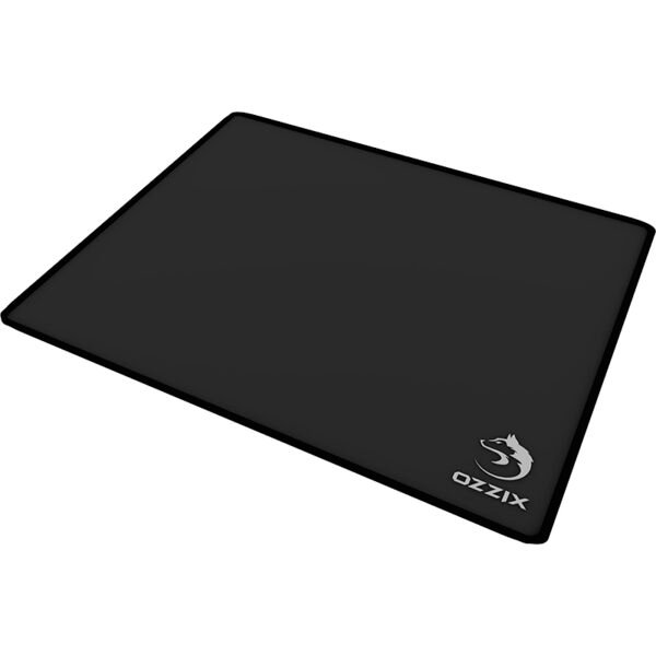 Mousepad gamer preto Ozzix com bordas reforçadas e logo branco – Design minimalista ideal para setups discretos.